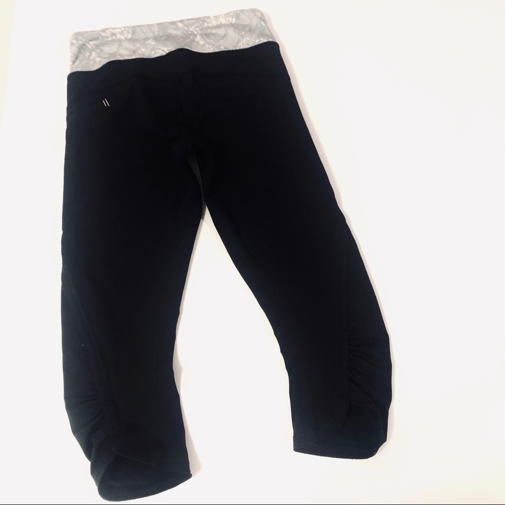LULULEMON BLACK GRAY TOP SPEED RUCHED CROP CAPRI’S